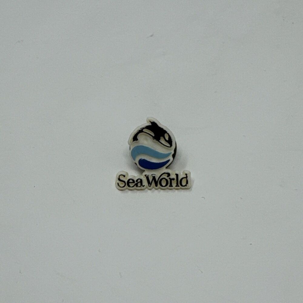 Vintage Sea World Plastic Lapel Pin Hat Pin Orca Whale Shamu Killer Whale